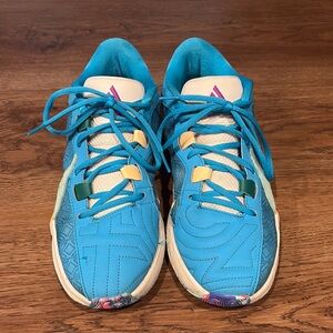 Giannis Antetokounmpo Nike Zoom 5